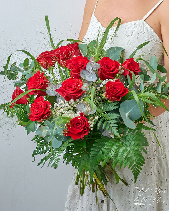 Ramo de 12 rosas rojas de calidad superior y tallo de 70 cm