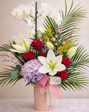 Centros de flor fresca variada en Montmeló