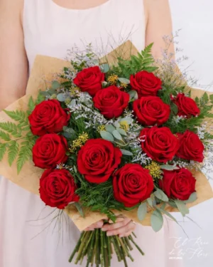 Bouquet de 12 rosas rojas 52€ diámetro aprox 45 cm Opción con 18 rosas 72€