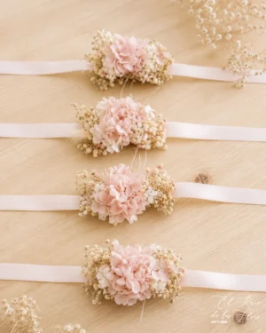Pulsera frontal ideal para damas de honor. Elaborada con hortensia rosa y blanca y panículata. Todo preservado. Medida trabajo floral 10cmx 3,50cm aprox