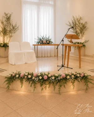 Guirnalda de 2m elaborada con olivo, esparreguera, rosa, hortensia y panículata.