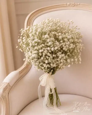 Ramo de novia estilo bouquet elaborado 100% con panículata preservada, tiene un tono crema suave. Medida aproximada 23 cm diámetro.