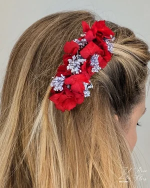 con hortensia roja y broom malva.