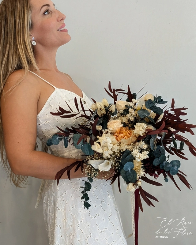 Ramo de novia seco y preservado MOUNIA Bouquet elaborado con eucalipto preservado cinerera, panículata preservada blanca, lavanda fucsia, hortensia blanca, hortensia rosa vintage, margarita Margaret blanca Medidas aprox 24cm diámetro