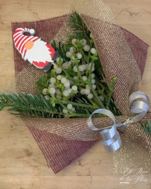 Ramito de muérdago Medidas largo total 25cm x 15cm ancho. Pino y muérdago natural. Pick papa Noel de madera