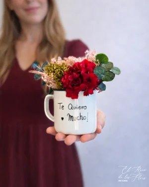 Taza personalizada con flores secas y preservadas